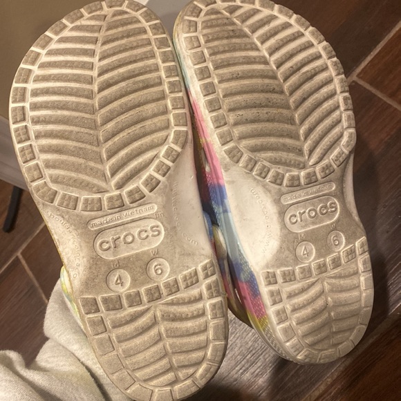 Color Crocs - Picture 4 of 4